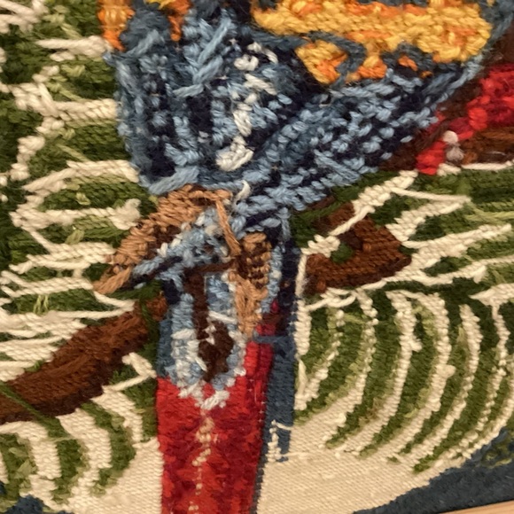 1980s crewel needle point of parrots - Picture 8 of 9